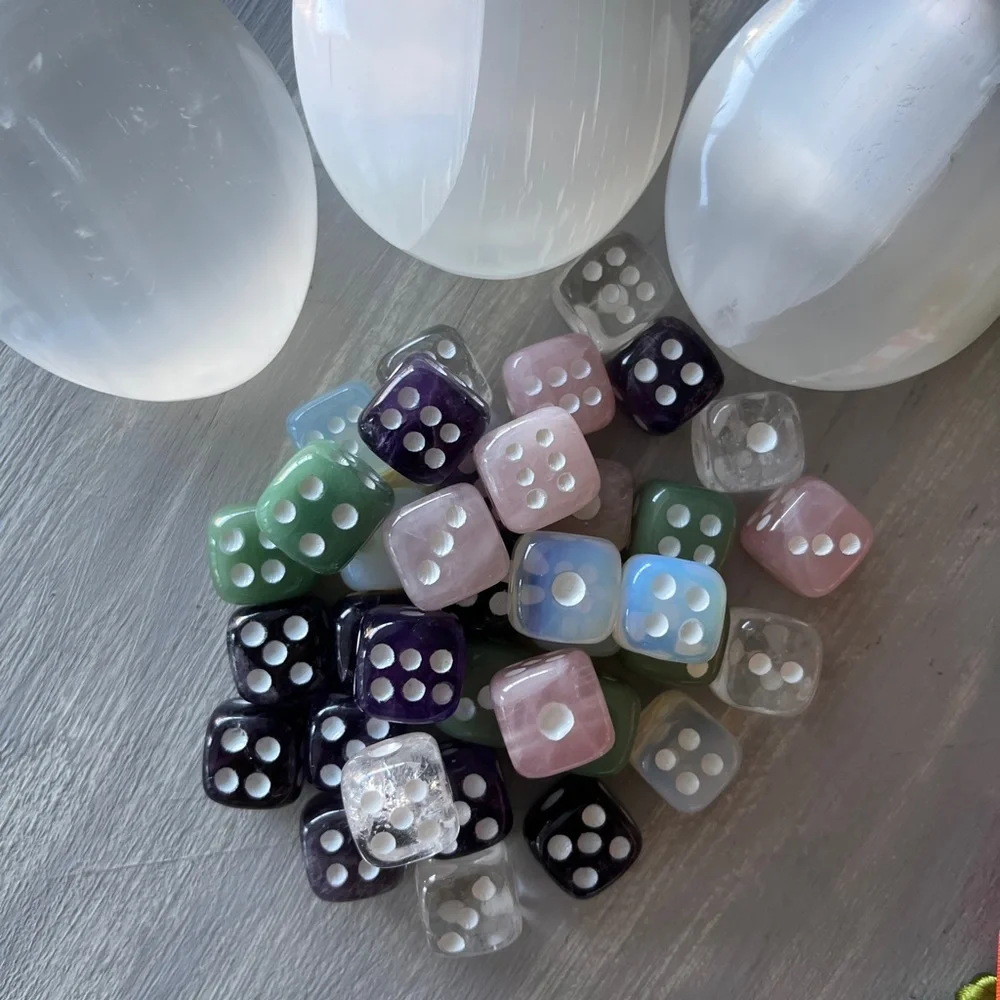 Rose Quartz dice pair - Picture 5 of 7